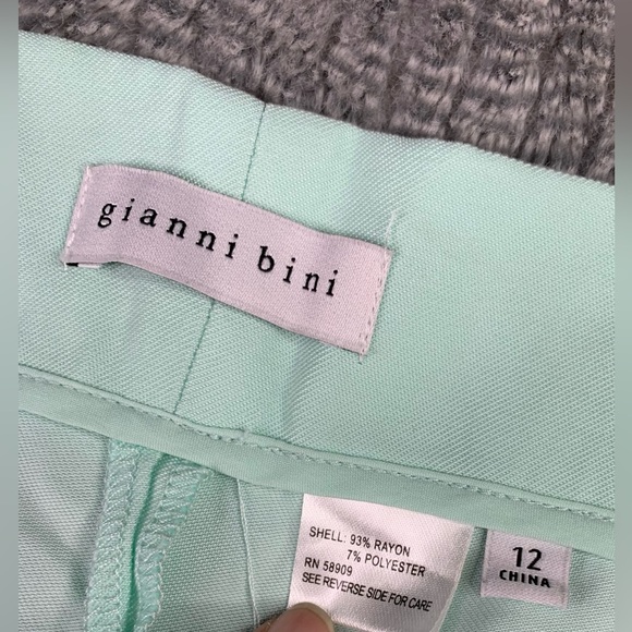 3/$20 Gianni Bini Women’s Shorts Size 12 - Picture 7 of 11
